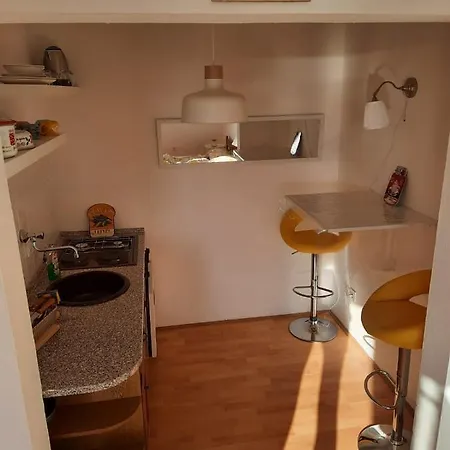 アパート Studio-appartements Emwey トロギール